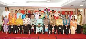 SARAWAK GOTONG-ROYONG PPN SARAWAK Pada 9 (Sabtu) dan 10 Disember 2006 (Ahad), Pengurus Negeri Sarawak dengan semua kakitangan di Pejabat Pengurus Negeri (PPN) Sarawak telah mengadakan gotong-royong