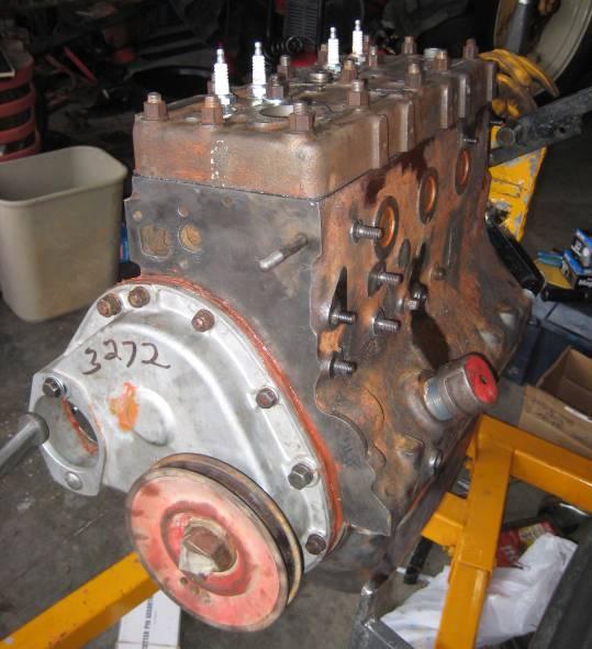 Engine short block assembly Old piston setting on