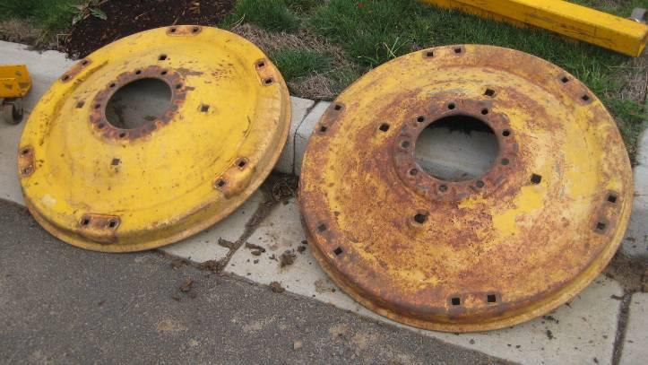 wheel centers MH 444 Removing cast centers ~400lbs/pc Light pressed
