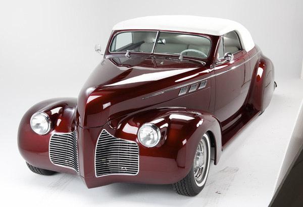 Super Chief Tony Feil s 1940 Pontiac Custom This 1940 Pontiac Model 25 coupe has been customized using Pontiac parts from 1935 to 1973 and body lines from 1940 to 1948.
