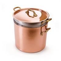 Copper is the speciality of Mauviel. The M'tradition collection is universally known all over the world.