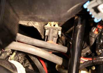 ELECTRICAL Measuring Clutch Current Draw 1. Disengage the PTO, set the parking brake, turn the ignition key to OFF, and remove the key. 2. Disconnect the PTO clutch harness from the main harness. 3.