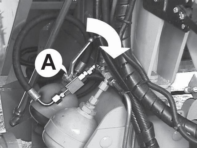 Activate automatic height by pressing button F on the drive handle. Adjust the cutting height by turning right -side regulating switch C on the switch panel.