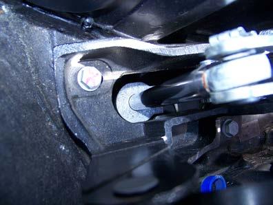 If you are not sure whether the top surface of the cylinder body is oily, wipe it off, cycle the roof a few times,