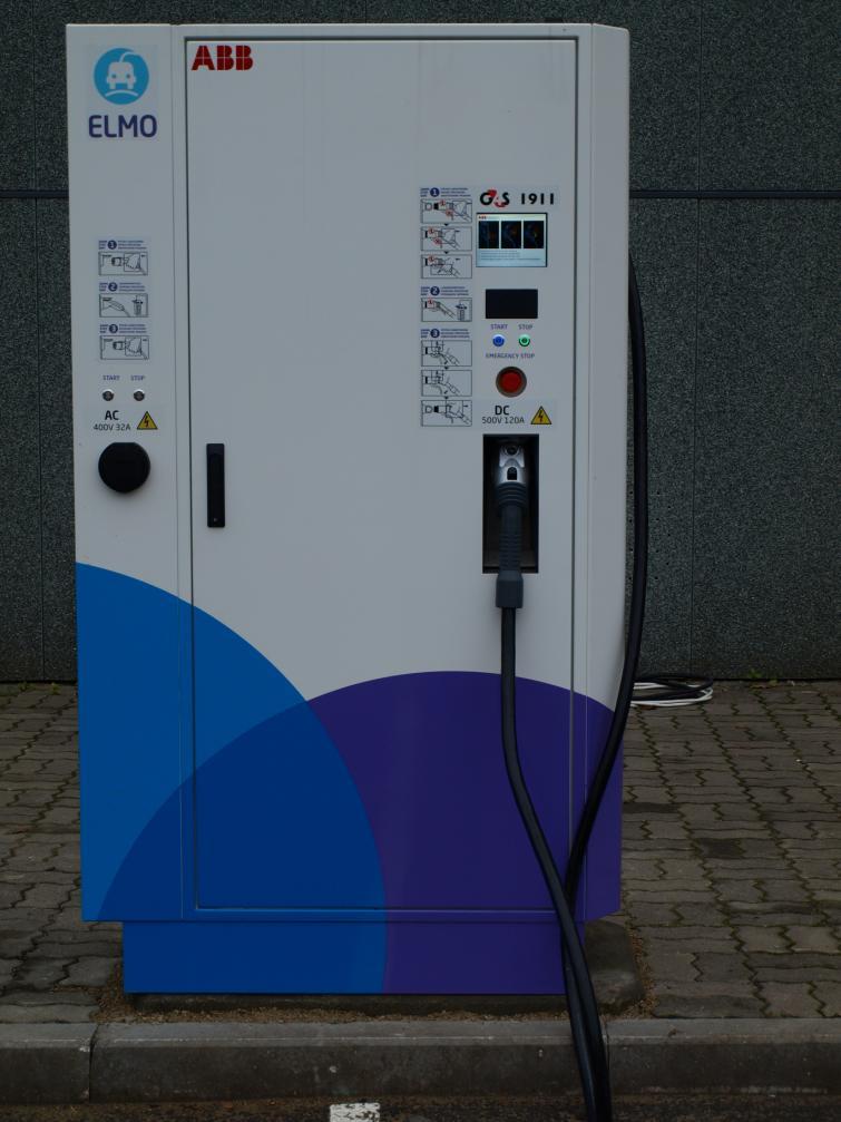 DC+AC fast charger DC: CHAdeMO AC: