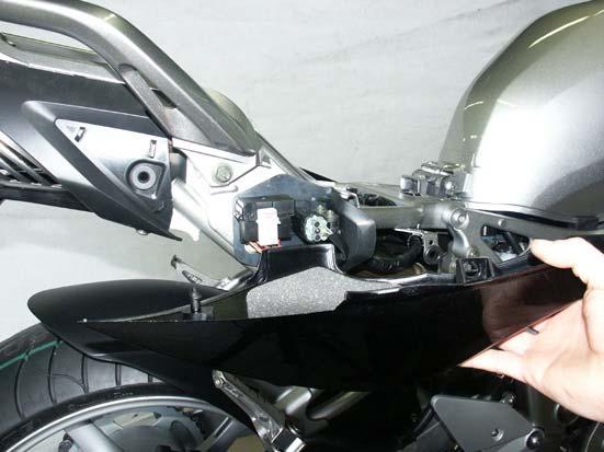 IMPROPER INSTALLATION MAY RESULT IN A SHORTER LIFETIME OF THE EXHAUST SYSTEM AND/OR DAMAGE TO THE MOTORCYCLE.