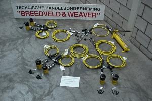 An ENERPAC allignment system, supplied by BREEDVELD & WEAVER, is used for this
