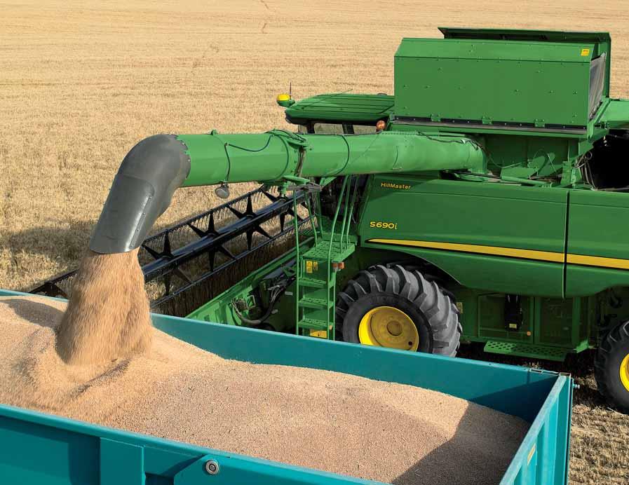 The 11,000 litre grain tank and the high unloading rate boost you combine productivity.