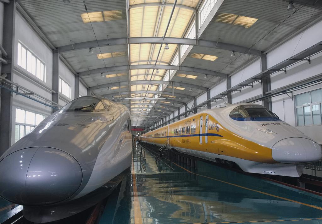 High-speed trains under test at China's Academy of Railway Sciences Reliable vibration measurement solutions New trends are emerging in the railway sector. First and foremost, the focus is on safety.