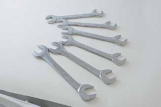 6 PIECE Jumbo Angle HEAD Wrench Set > High density drop forged alloy steel for strength > Raised panel design > 15 and 60