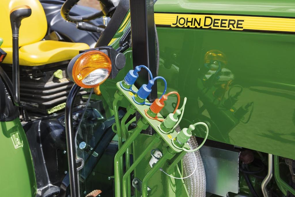 14 5G Series Versatility at your fingertips Versatility at your fingertips 5G Series speciality tractors provide a total hydraulic flow of up to 122.5 l/min to support the most demanding applications.