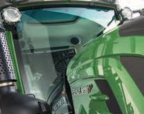 The new wiper offers a 300 field of vision To keep the view to the wheel arches and the front-mounted implement free when it rains, the wiper field has been nearly doubled and reaches