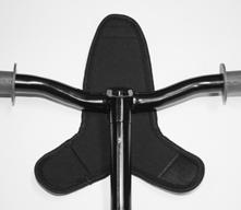 Fold down the long flap over the handlebar (see picture 2).