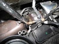 (c) (d) Remove silver heat wrap from the oxygen sensor wire.
