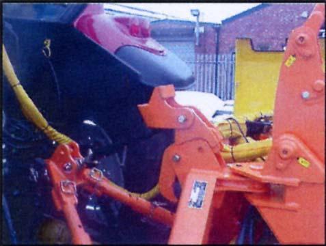 Transport To Work Position Remove locking pin from slew post, and then remove the transport link. Ensure motor valve lever is off engage PTO low revolutions. Position head 45 to the dipper arm.