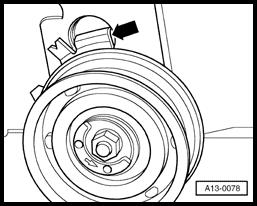 Engine, disassembly and assembly (Page 13-18) Semi - automatic toothed belt tensioning roller, checking Installation position Angled retainer - arrow - must be located in