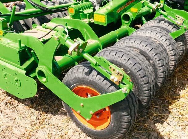 e the powerful "punch" for large areas Flexible in operation due to the integrated rotary cultivator Easy pulling via front wedge ring tyres At the heart of the Cirrus 6001 Activ is the integrated KG