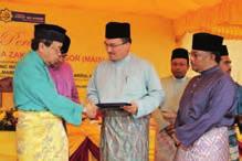 Tabung Haji Visit by residents of Kg Istana Batu Pahat to Tabung Haji 16 Majlis Penyerahan