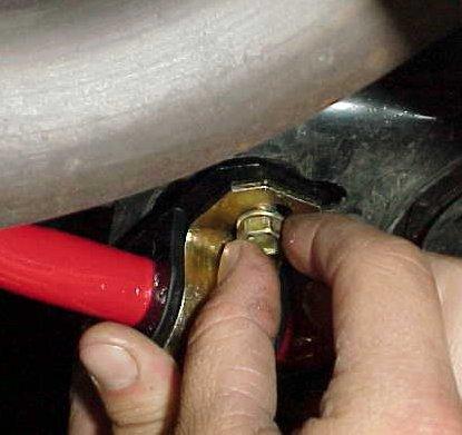 5) Use the grease pack provided to apply a thick coat of grease to the inside of the sway bar bushings.