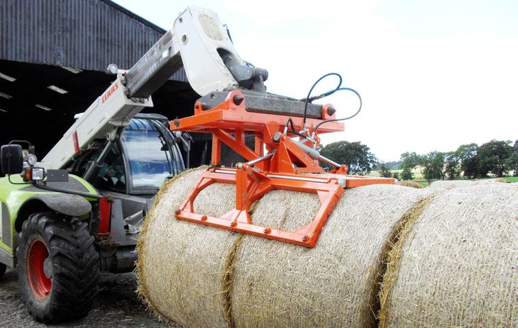 Attaching to Tractor Fit appropriate quick release brackets to the Multi Bale Handler backplate to suit the requirements of the tractor loader or material handler.