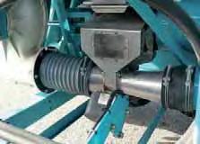 be independently controlled Lateral pipe for pressure conveying, diameter: 125 mm (6 m rigid + 6 m flexible) SULKY centralised fertiliser/seed distribution, entirely stainless steel (1 to 450 kg/ha)