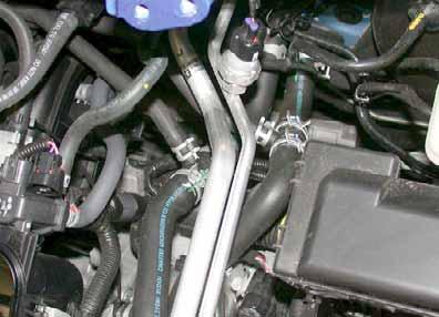 Citroen C / Peugeot 07 / Toyota Aygo Pull out hose of engine outlet from