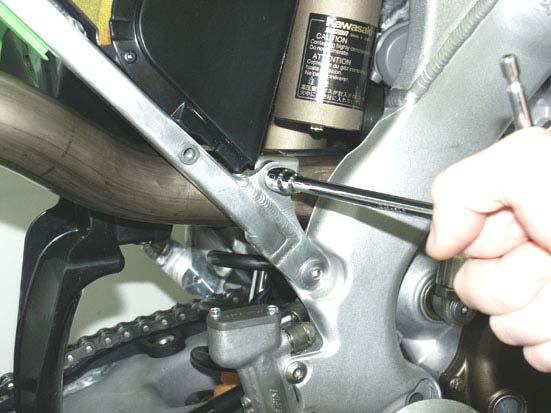 IMPROPER INSTALLATION MAY RESULT IN A SHORTER LIFETIME OF THE EXHAUST SYSTEM AND/OR DAMAGE TO THE MOTORCYCLE.