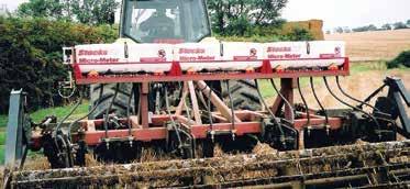Band sow up to 12 rows, or spread 3m. Hopper capacity 120 litres, 12 outlets, 3m spreader kit with 12 spreaders, 20m of delivery tube, 6 blanking plates.