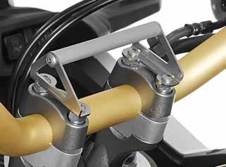 (402-5254) Raising the handlebar by 20 mm results in a more upright, much more relaxed seating position.