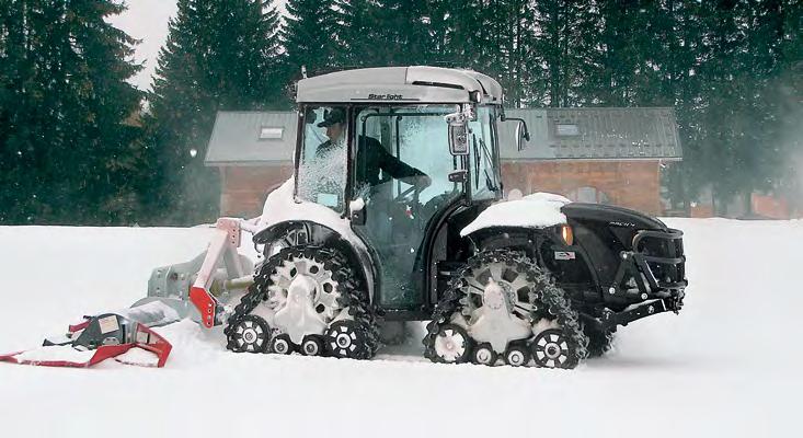 The clutch of the PTO with an electro-hydraulic progressive engagement command features a safety button for preventing