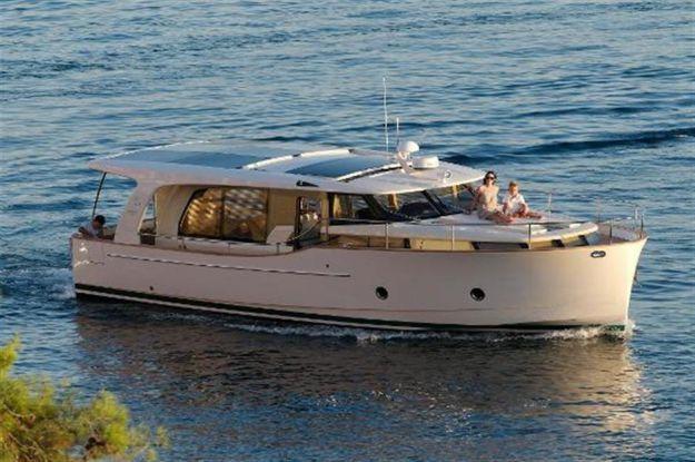 (21 MPH) Our experienced yacht broker, Andrey Shestakov, will help you choose and buy a yacht that best suits your needs 40' 2015 Greenline Hybrid (Diesel/Electric) GREENLINE from our catalogue.