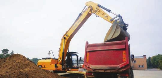 922E EXCAVATOR SPECIFICATIONS MACHINE WEIGHTS AND GROUND PRESSURE 922E Shoe width (mm) Operating weight (kg) Ground pressure(kpa) Overall width (mm) 5.7m boom, 2.9m arm, 1.