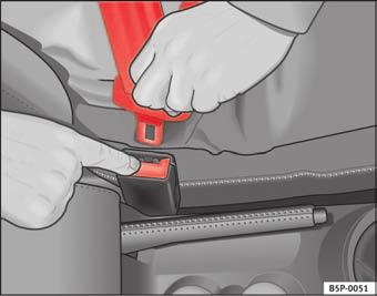 Seat belts 27 An incorrectly worn seat belt web can cause severe injuries in the event of an accident.