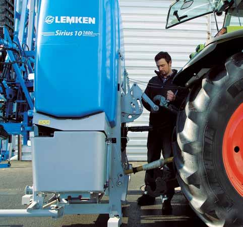 The QuickConnect system provides sufficient clearance between the tractor and implement to be able to connect all couplings and supply