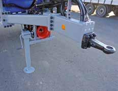 Attaching and driving Variable hitch The Primus is equipped with a rigid upper hitch. A lower hitch is optionally available.