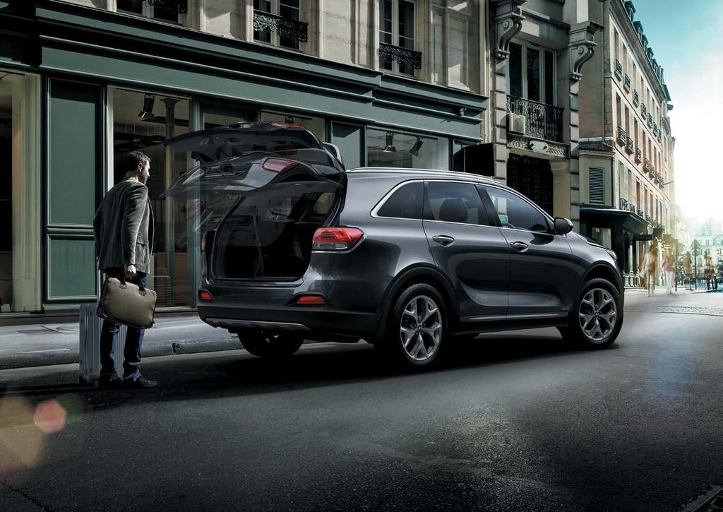 Smart power tailgate The rear tailgate opens automatically when the Smart Key is detected nearby for 3 seconds or more.