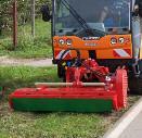 With track wheel set With height compesatio With hydraulic lateral adjustmet With reach mower Well prove rage of use Mulchig of grass Roadside platigs