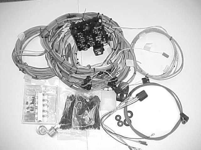 3.0 CONTENTS OF THE PAINLESS PERFORMANCE WIRE HARNESS KIT (PART #10112) Refer to Figure 3-1 to take inventory. See that you have all the parts you are suppose to have in this kit.