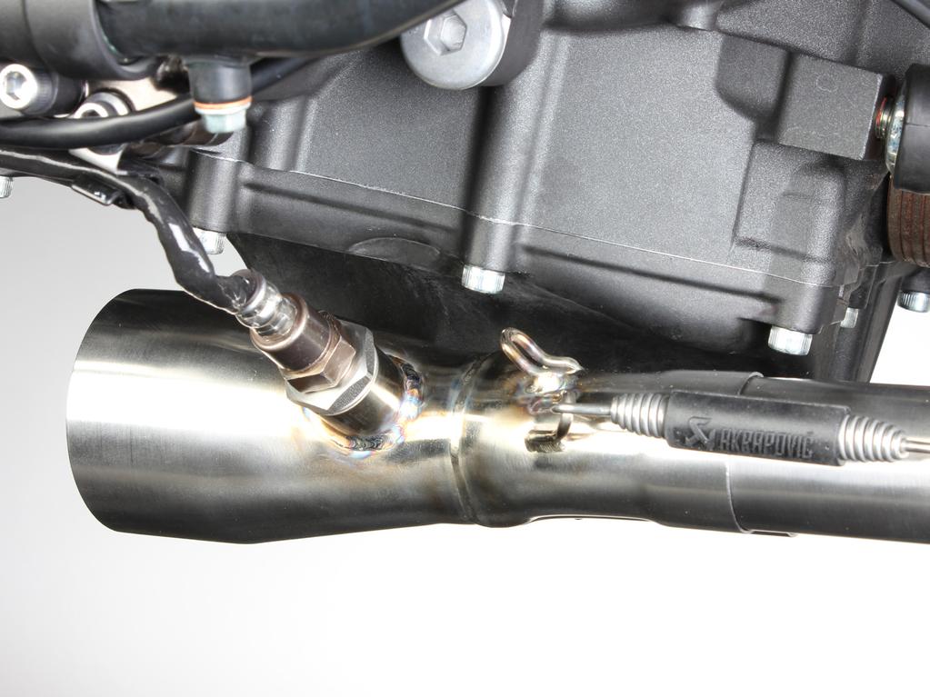 www.akrapovic.com IMPORTANT: make sure not to damage the lambda sensor s electrical lead during this process (Figure 9)!