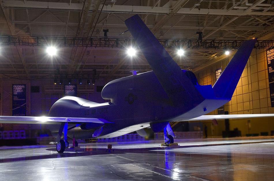 Global Hawk measures 44 feet in length, with a wingspan of 116 feet. NASA expects to operate the Global Hawk with payloads up to 2000 pounds and at altitudes up to 65, 000 feet.