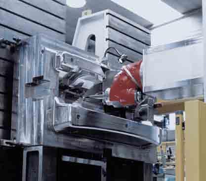 With regard to productivity: the divisions of the EMCO Group. The EMCO Group has two essential divisions that pursue a common goal worldwide: more productivity for the metal-cutting industry.