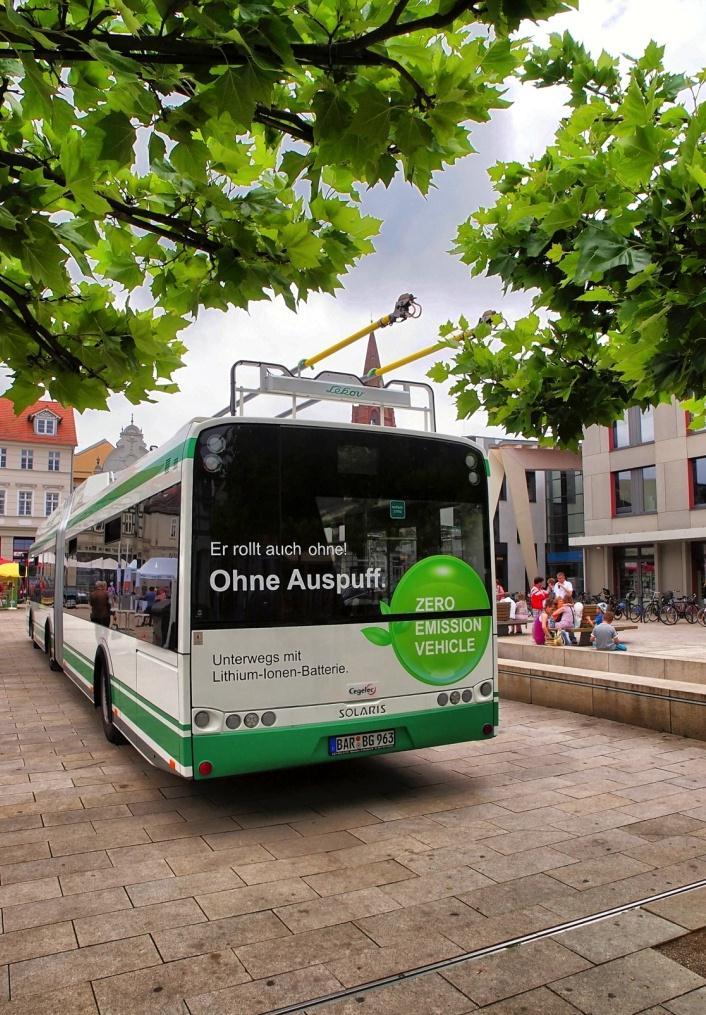 Pilot Action I NETWORK-BASED ENERGY-STORAGE SYSTEM TROLLEY-BATTERY-HYBRID-BUS: The auxiliary diesel engine has been replaced by a lithium-ion battery, the system is now