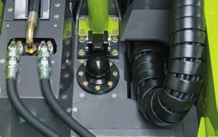 The 110 mm ball hitch behind the cab has a maximum drawbar load of 15 t.