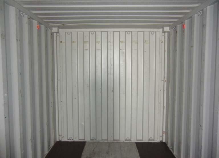 3.1 Cargo securing devices in front end wall The typical front container wall has lashing bars in corner posts located diagonally, parallel or perpendicular to the front wall.