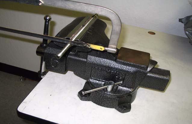 Connect the Linkage Arms 3. Use a bench vise to secure the linkage arm. Cut the two linkage arms as shown in Figure 4-8.