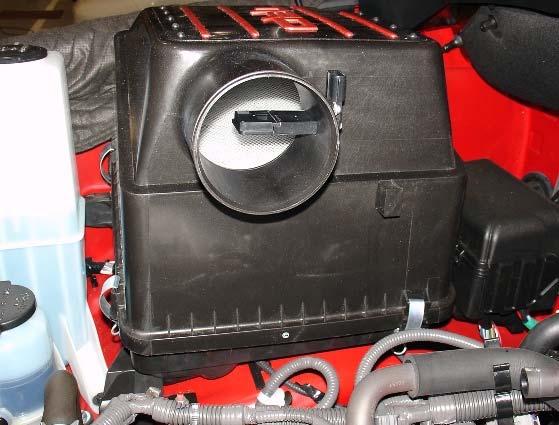(j) Install TRD air filter lid (Fig. 6-9). (1) Fasten the 4 hook clamps.