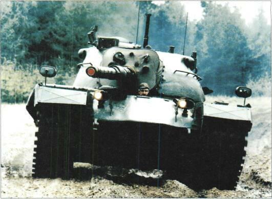 LIGHT TANKS AND MAIN BATTLE TANKS Right: M48A5 of