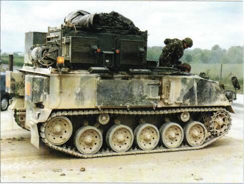 TRACKED APCs /WEAPONS CARRIERS VARIANTS Many FV432s have Peak one-man turret mounted above rear troop compartment armed with 7.62mm GPMG.