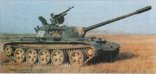 LIGHT TANKS AND MAIN BATTLE TANKS Left; Type 59 with the Chinese Army since the early 1980s. Referred to as M1984 by the US Army. This is called the Type 59-II.