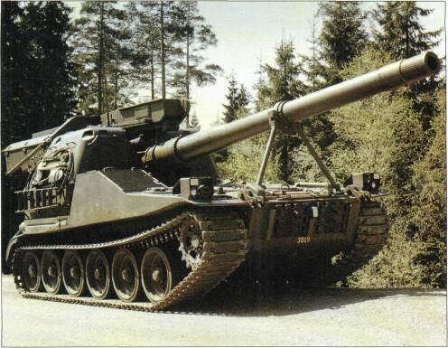 SELF-PROPELLED GUNS (WITH TURRETS) developing 290hp coupled to a new automatic transmission developed and produced by Bofors.